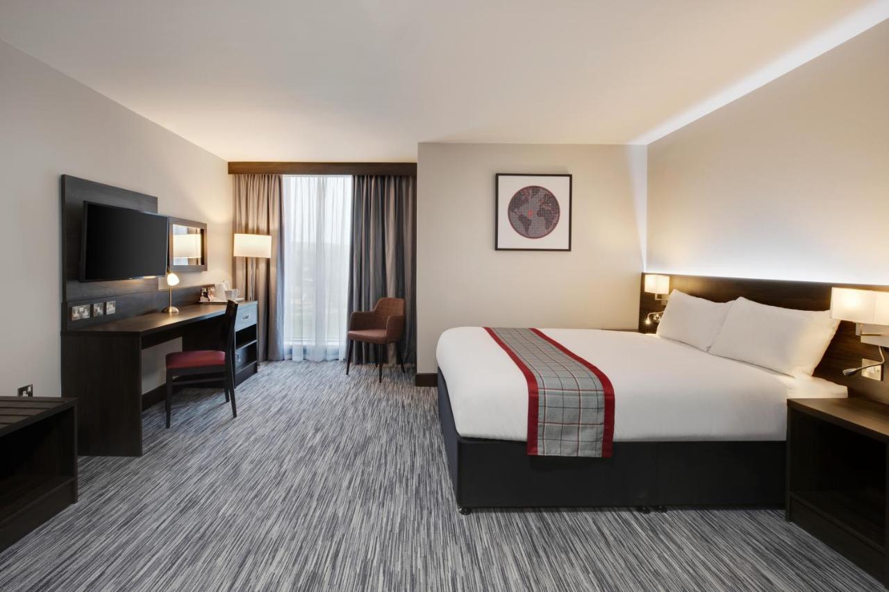 Hotel Ramada By Wyndham Leeds East Exterior foto