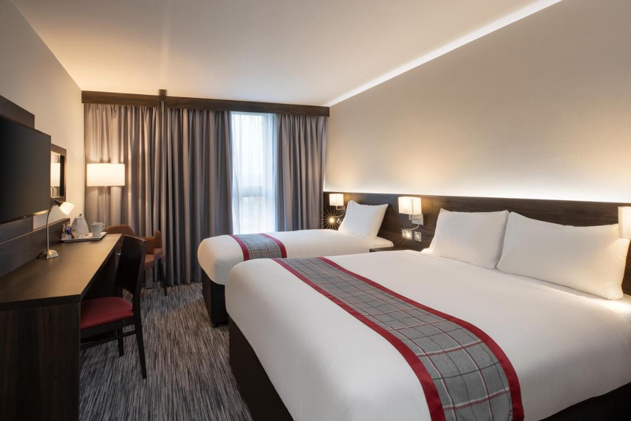 Hotel Ramada By Wyndham Leeds East Exterior foto