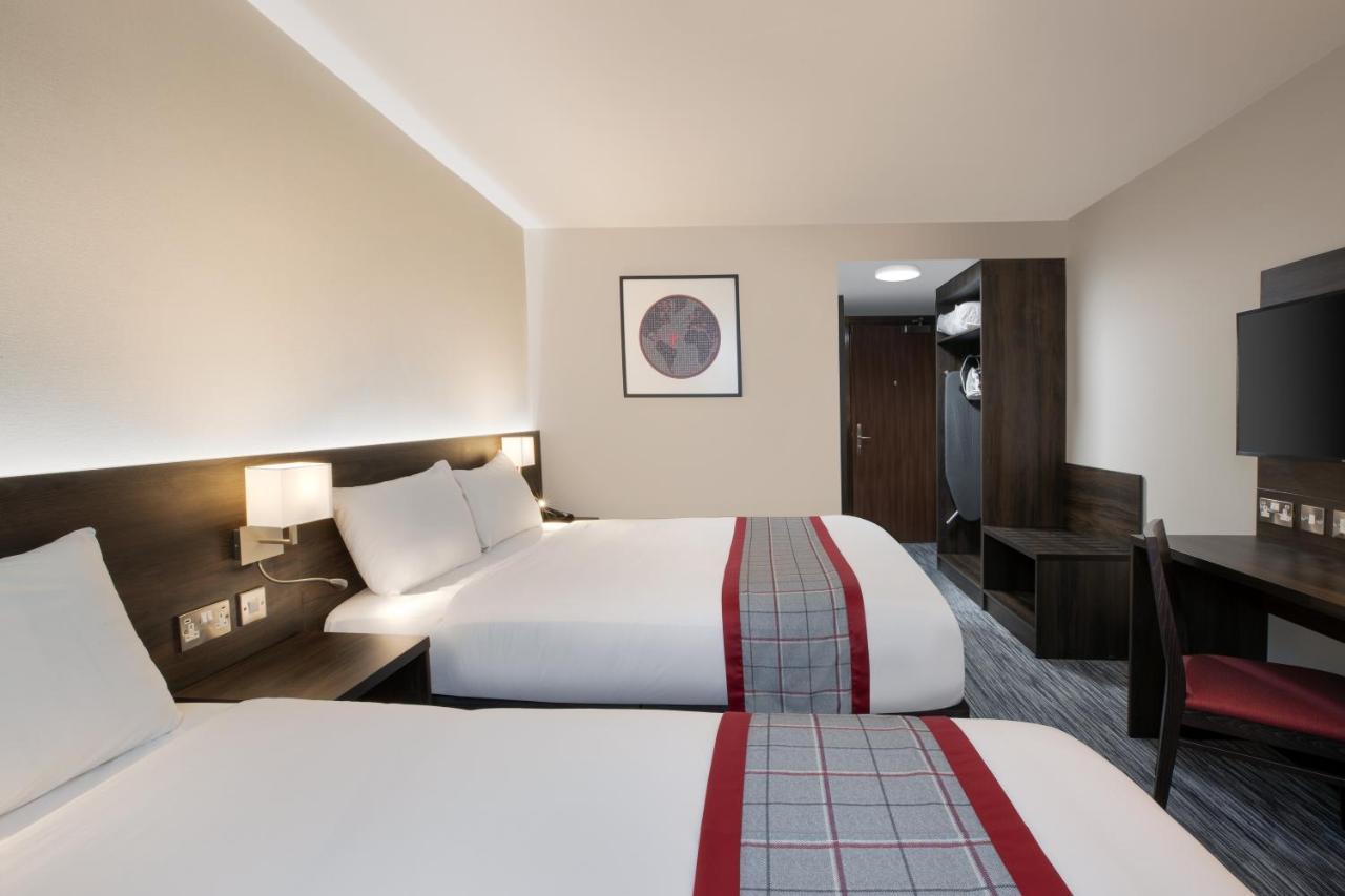 Hotel Ramada By Wyndham Leeds East Exterior foto