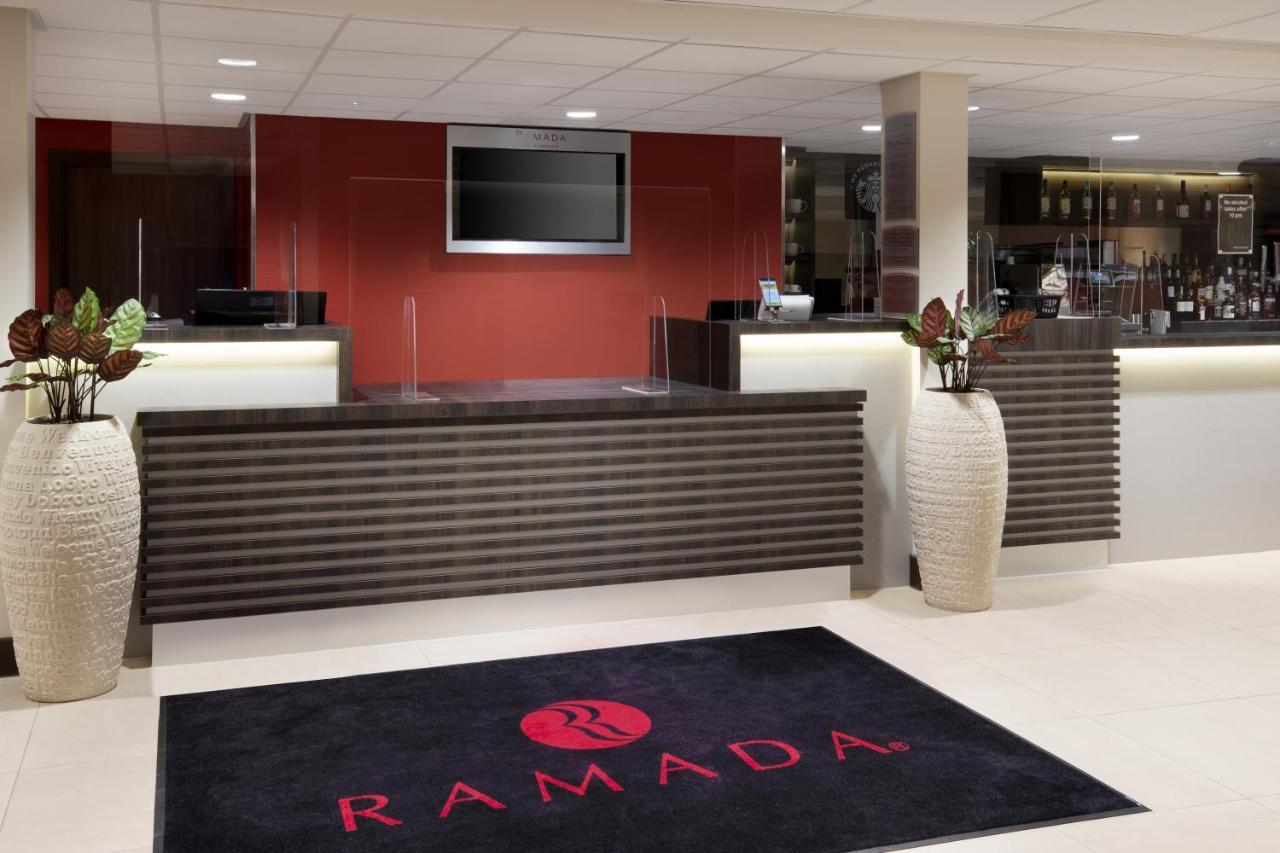 Hotel Ramada By Wyndham Leeds East Exterior foto