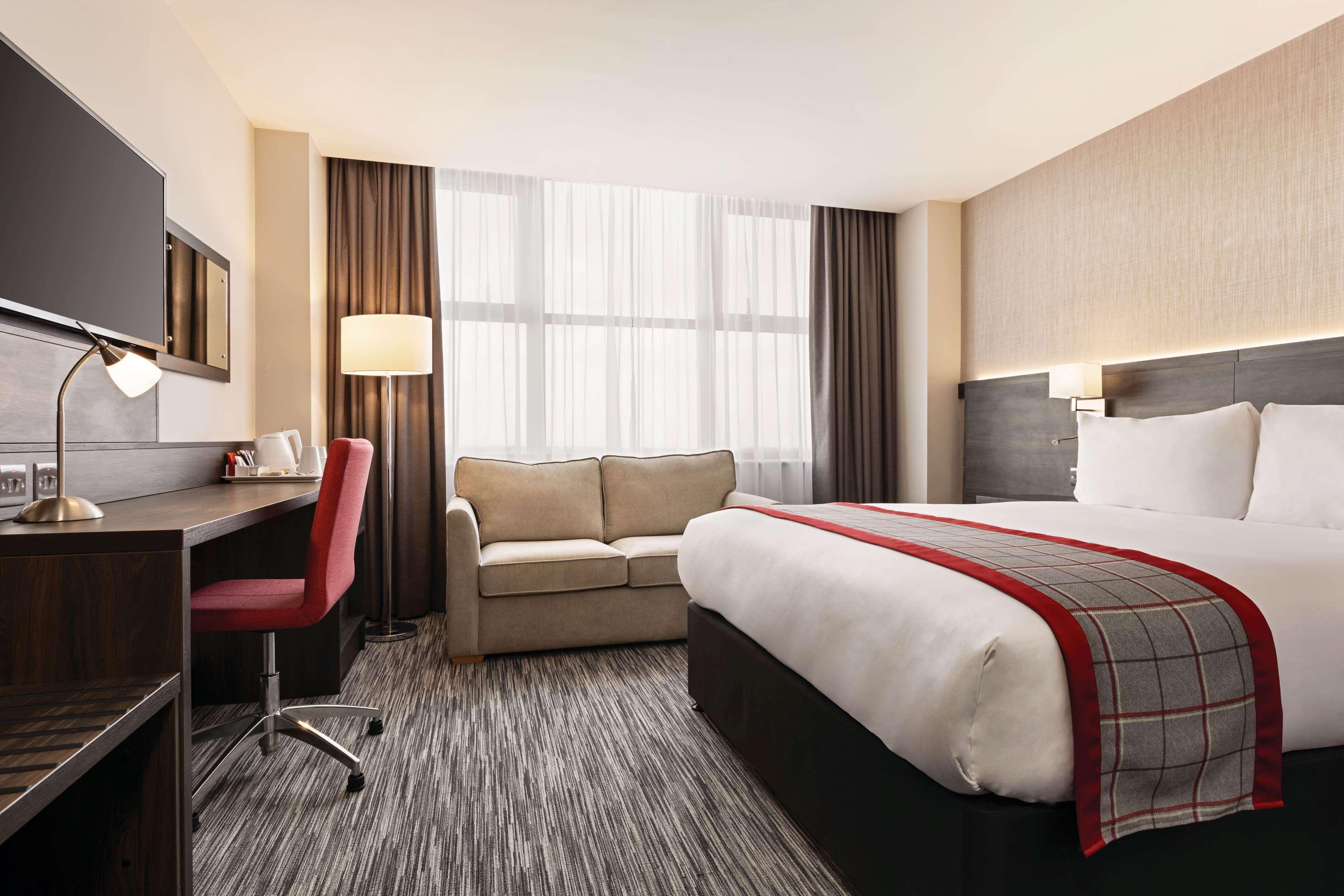 Hotel Ramada By Wyndham Leeds East Exterior foto